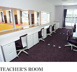 TEACHERʻS ROOM